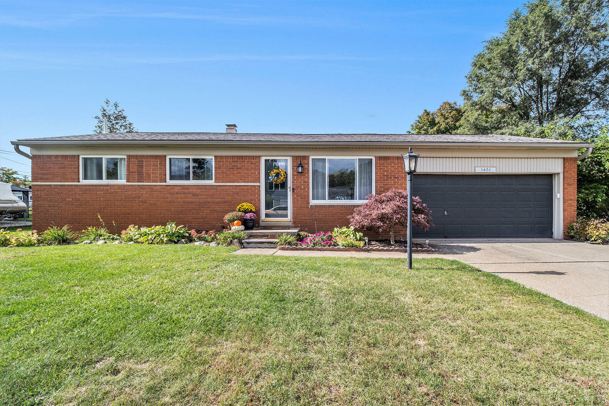 Property Photo:  1451 Sunset Drive  MI 48390 