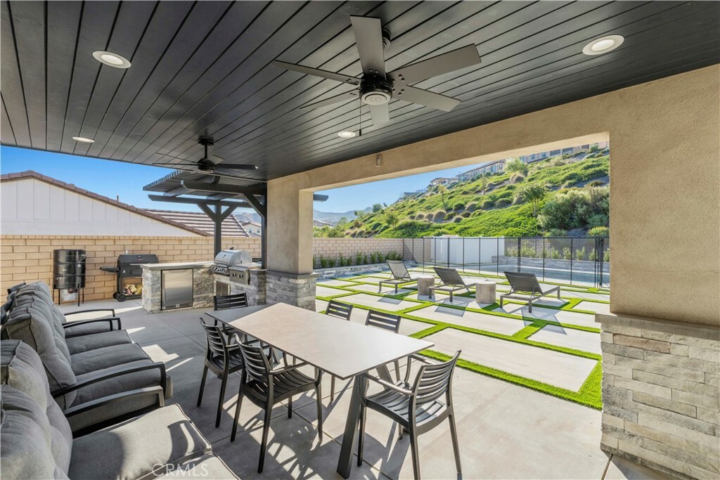 Property Photo:  25068 Aspen Falls Drive  CA 91387 