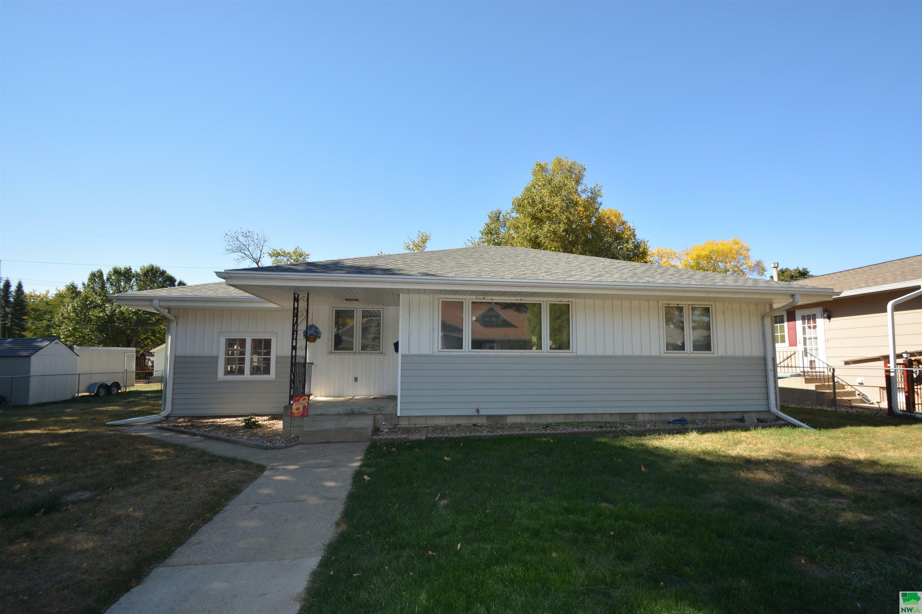 Property Photo:  2637 S Lemon St  IA 51106 