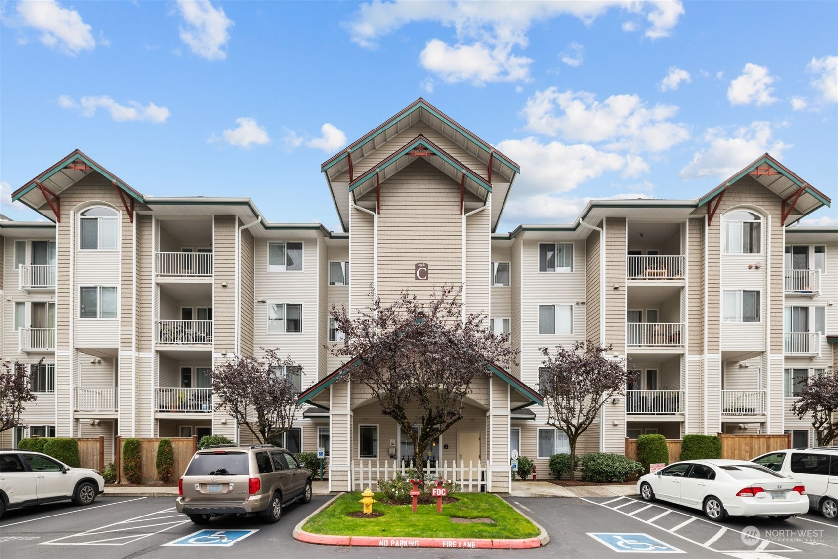 Property Photo: 13301 SE 79th Place C206 WA 98059