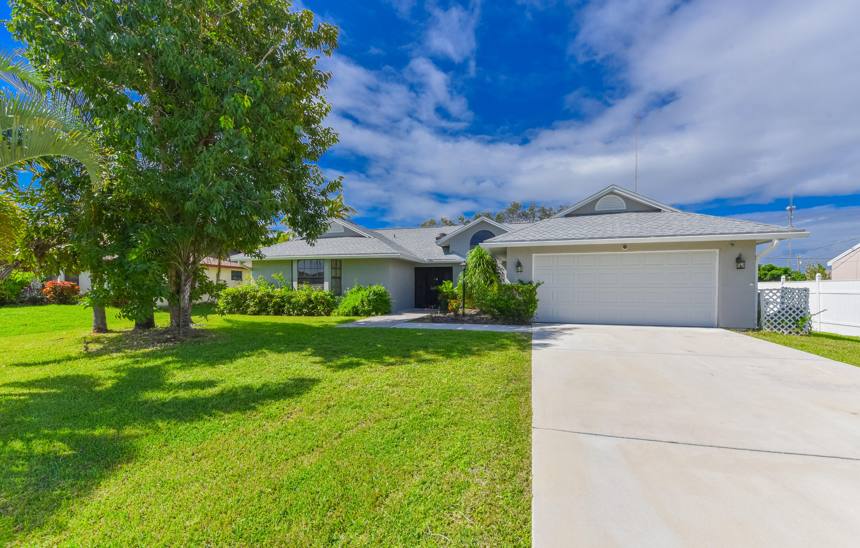 Property Photo: 2202 SE Lucca Street FL 34952