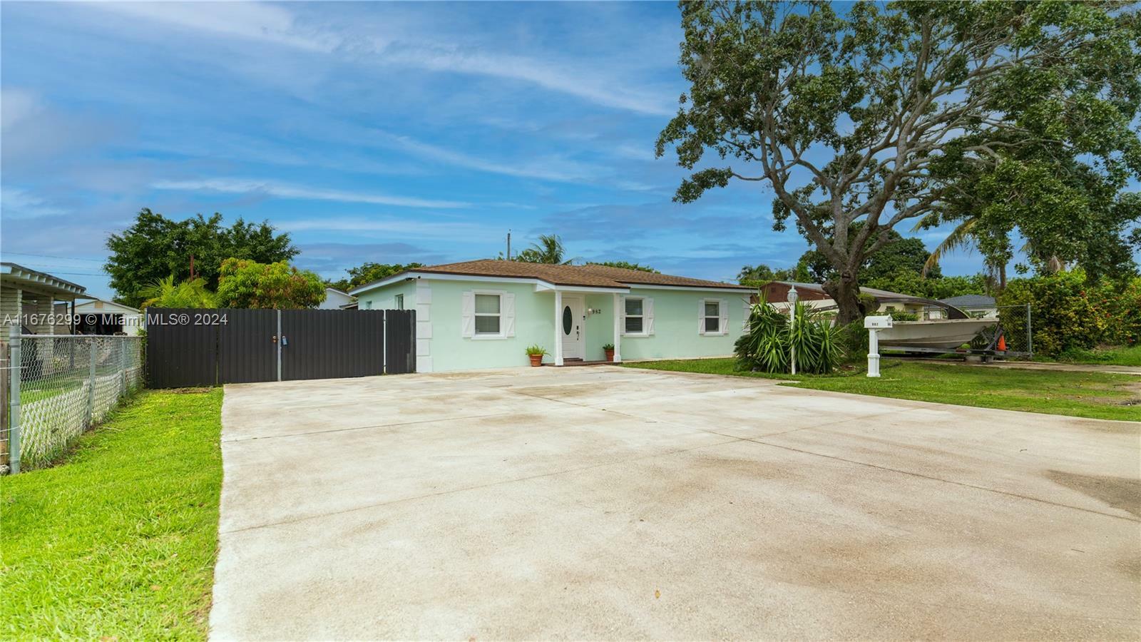 982 NE 4th Ave  Homestead FL 33030 photo