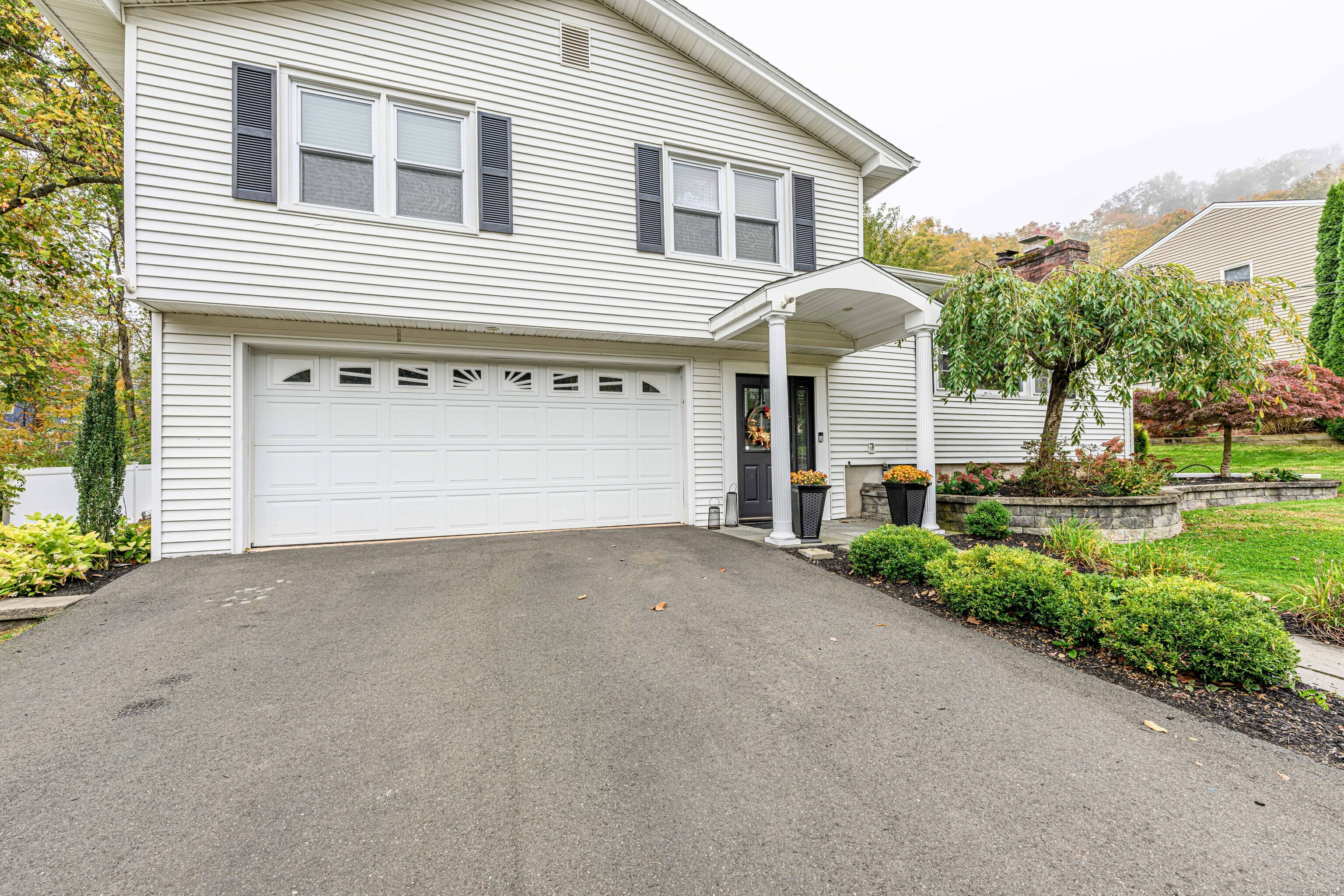 Property Photo:  52 Brook Lane  CT 06471 