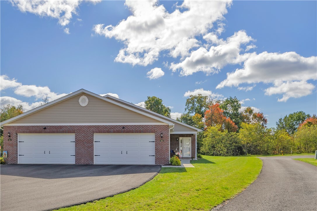 662 Woodhawk Ln  Butler PA 16001 photo