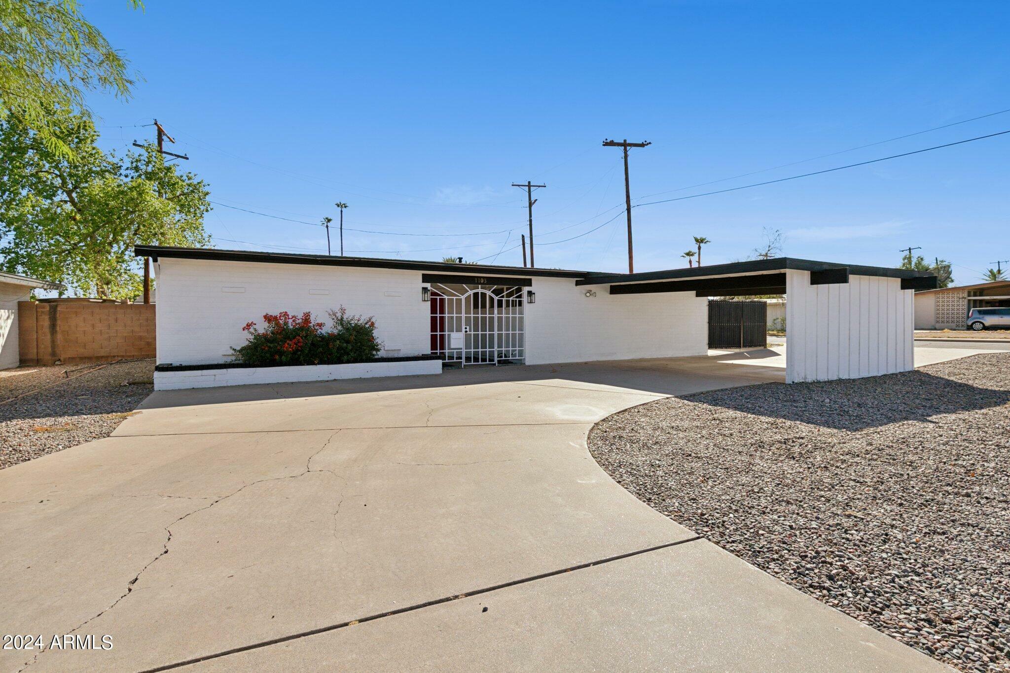 Property Photo:  1103 E Bluebell Lane  AZ 85288 