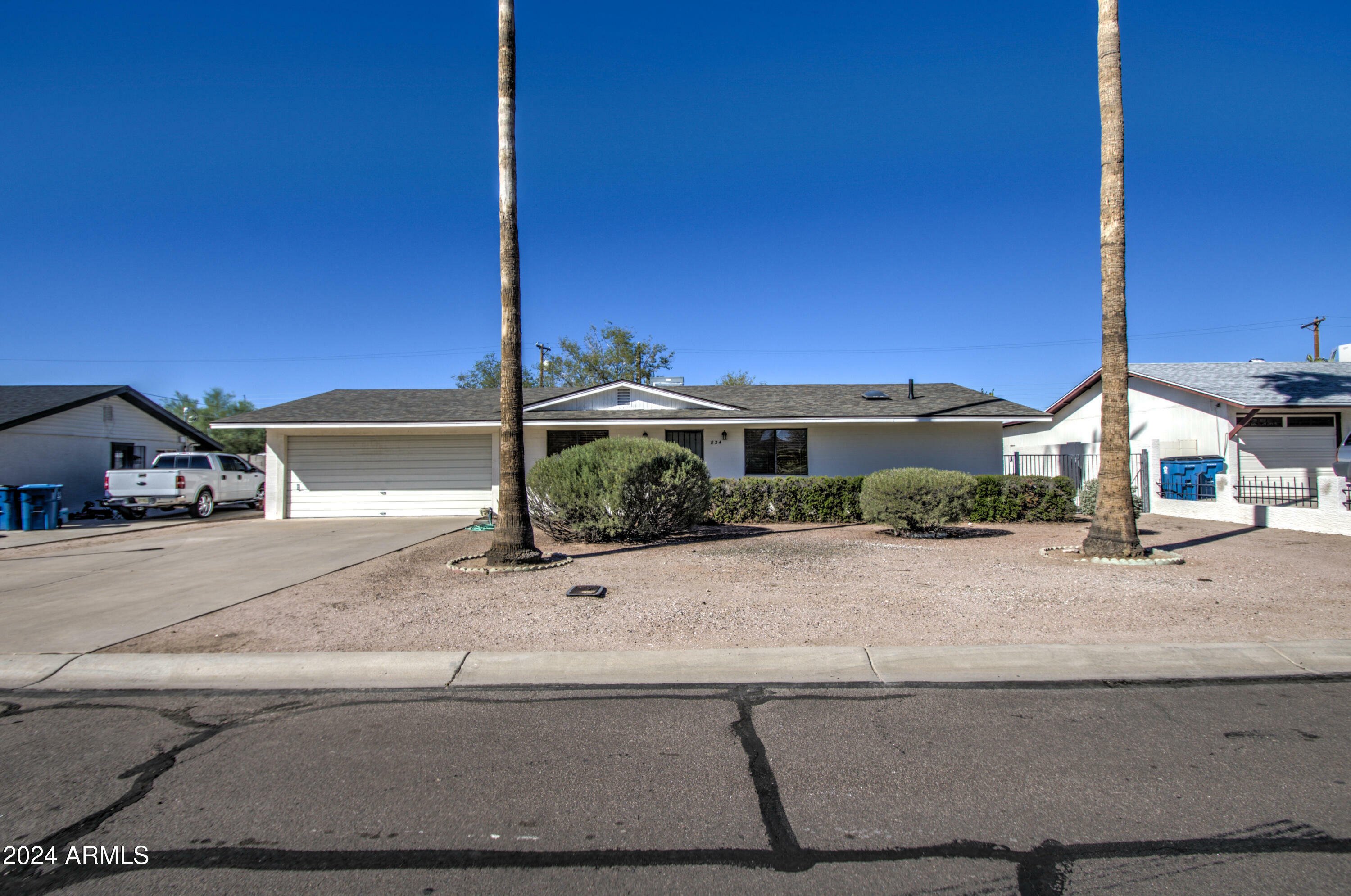 Property Photo:  824 E Granada Avenue  AZ 85119 