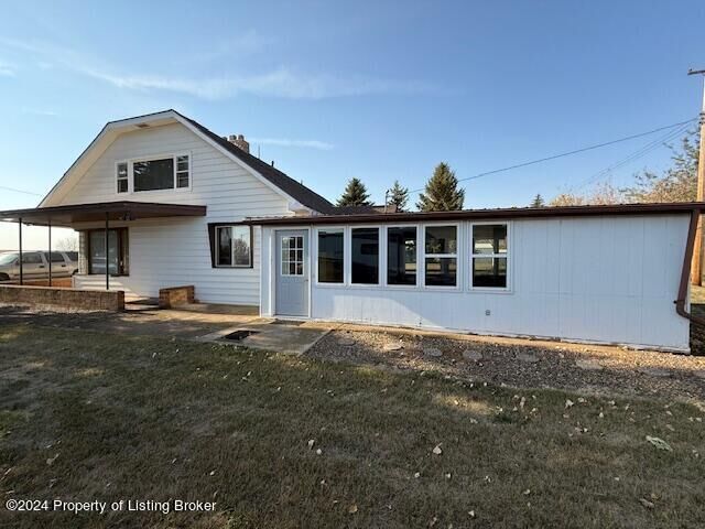 Property Photo:  405 Main Avenue  ND 58650 