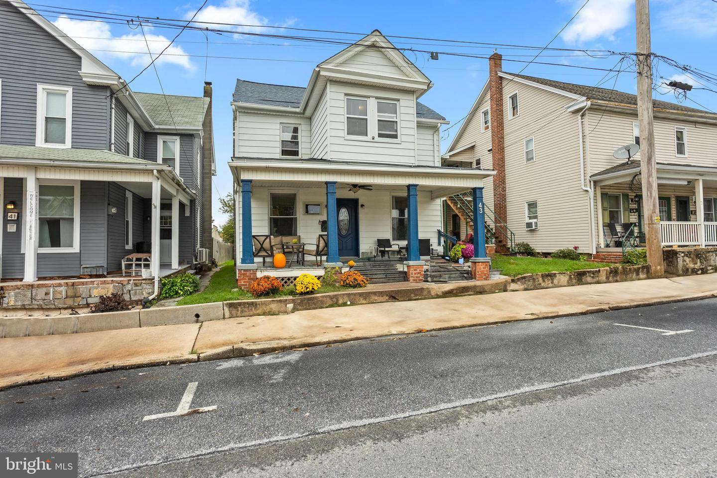 Property Photo:  43 E Park Street  PA 17022 