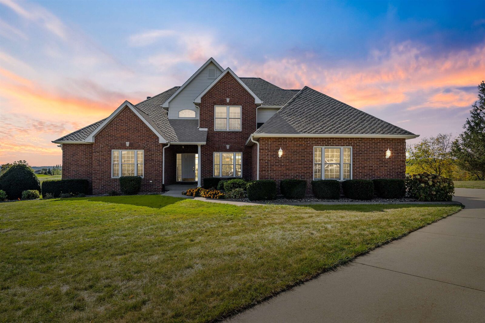 Property Photo: 2168 Clover Lane IA 52002