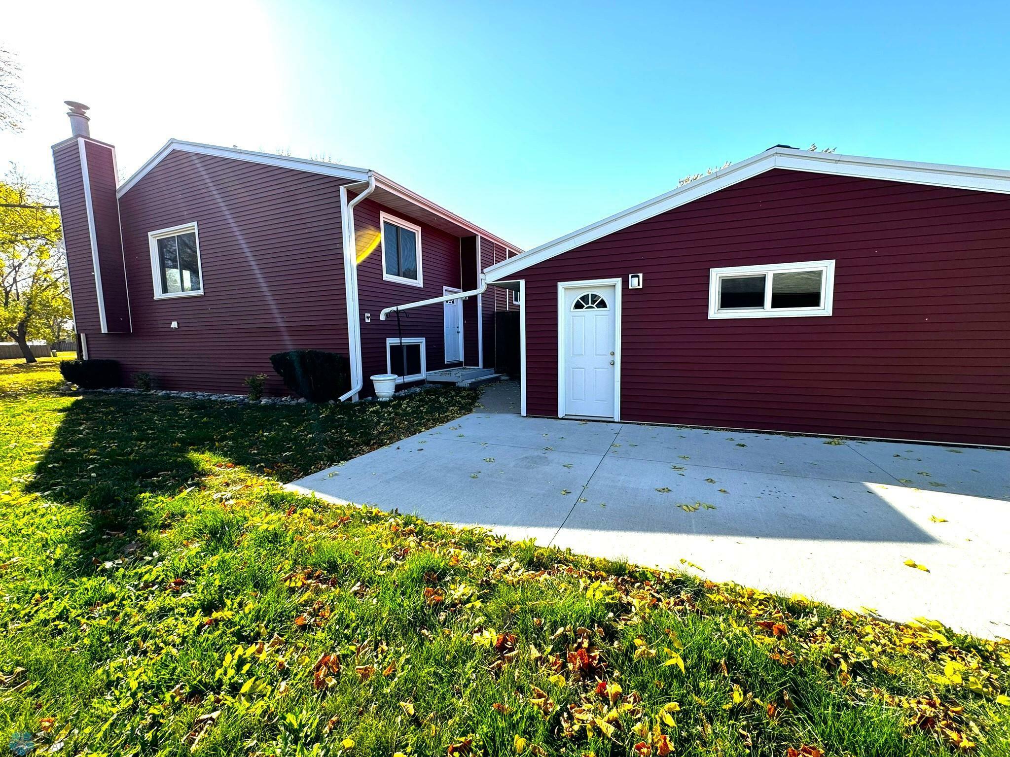 Property Photo: 2131 2nd Avenue E ND 58078