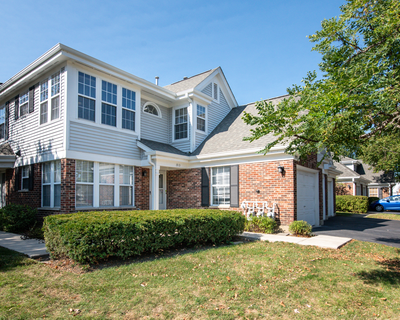 Property Photo:  1913 Quaker Hollow Lane 1913  IL 60107 