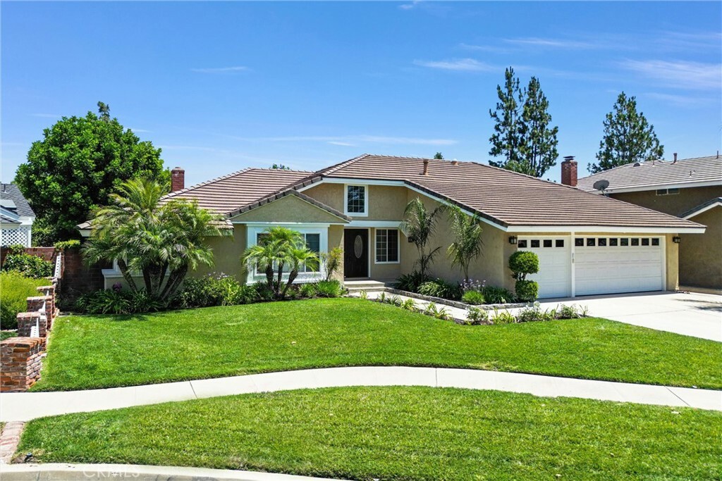 Property Photo:  1725 N Williamsburg Street  CA 92867 