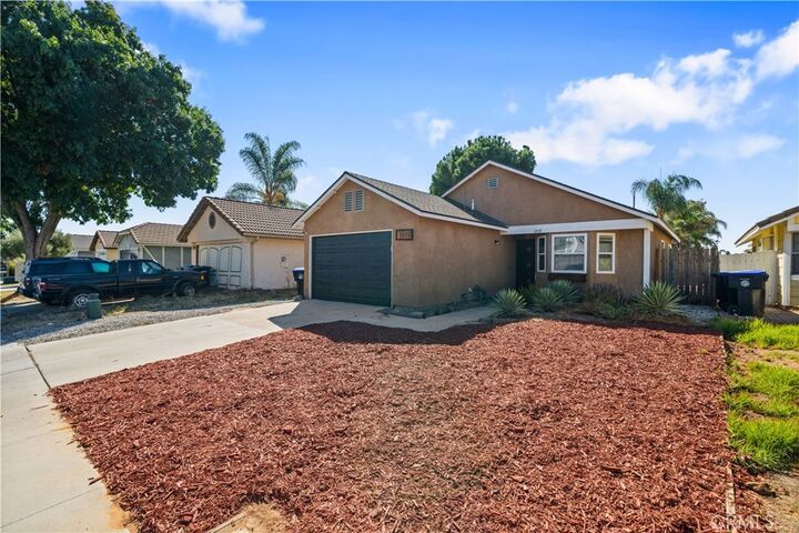 Property Photo:  1019 Ivy Street  CA 92545 