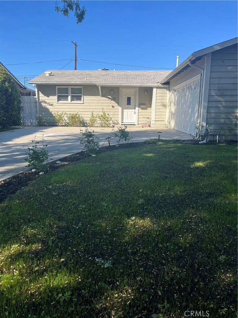 Property Photo:  23921 Sylvan Street  CA 91367 