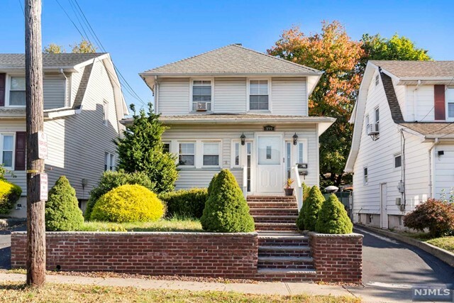 Property Photo:  899 Linden Avenue  NJ 07657 