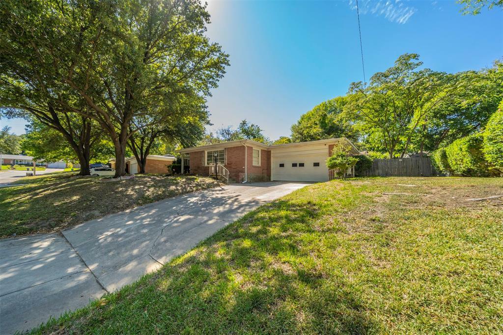 Property Photo:  1800 Versailles Road  TX 76116 