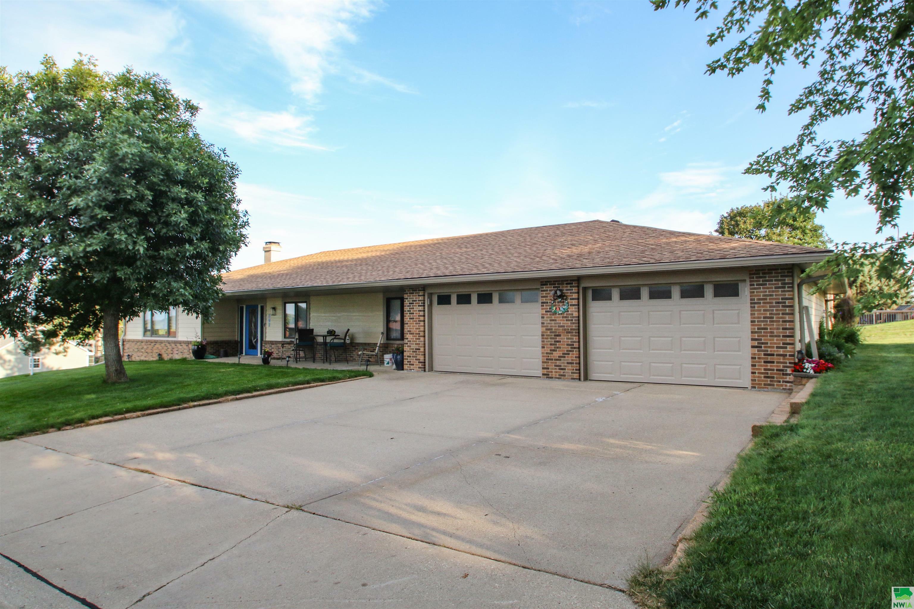 Property Photo:  502 Titan Road  IA 51024 