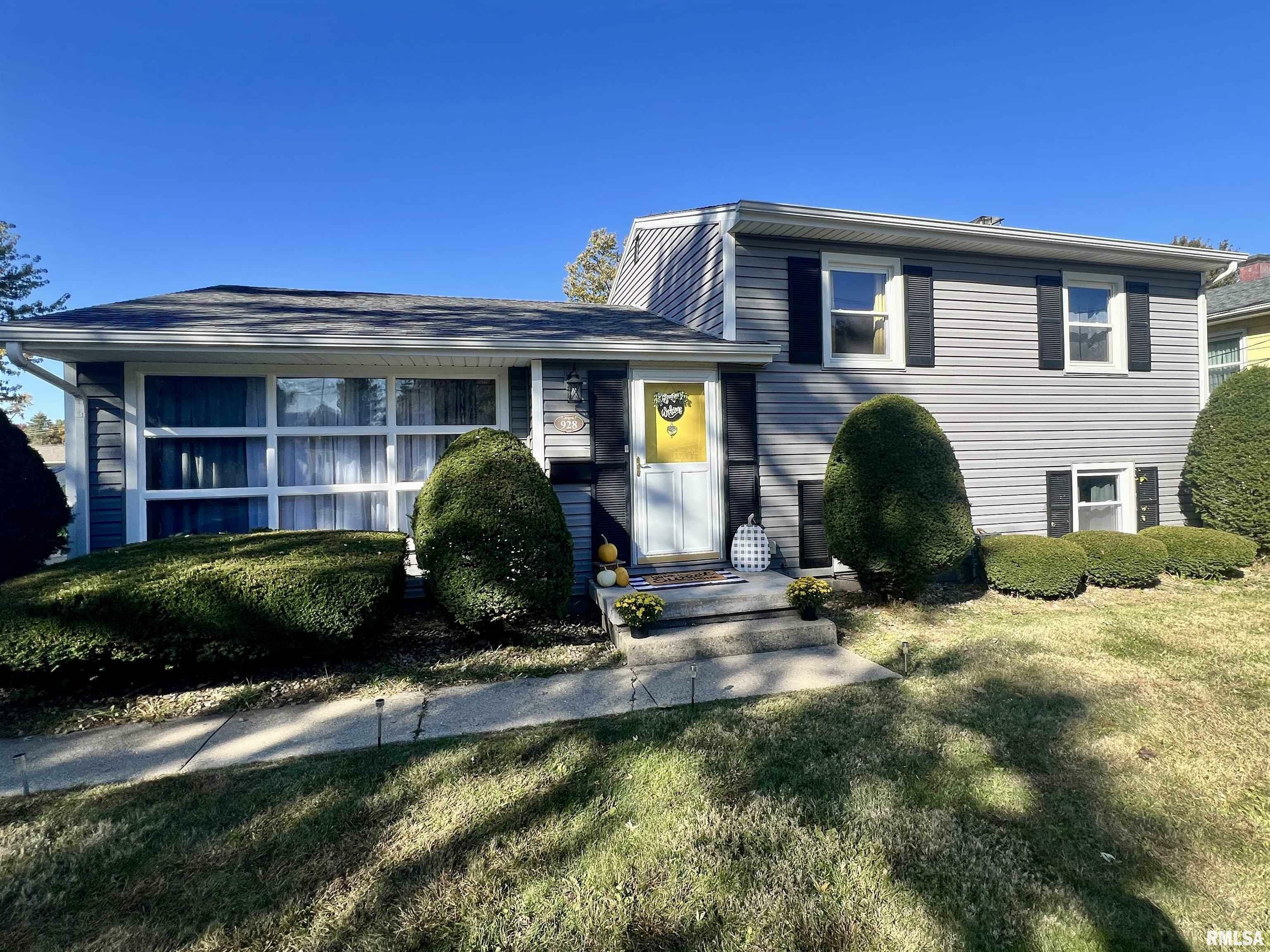 Property Photo:  928 Hawkinson Avenue  IL 61401 