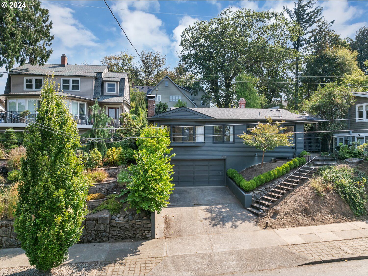 Property Photo:  3916 SW Council Crest Dr  OR 97239 