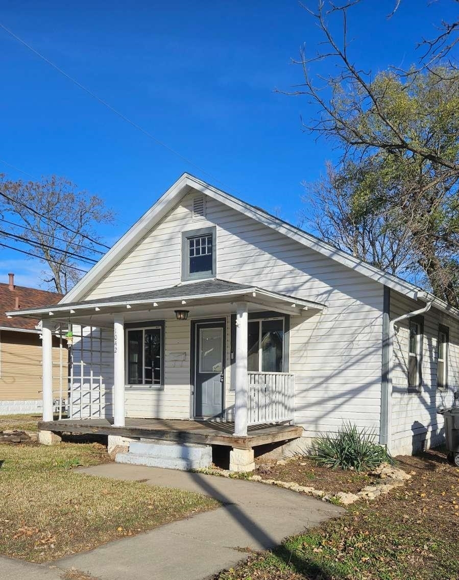 1042 N Dearborn St  Augusta KS 67010 photo