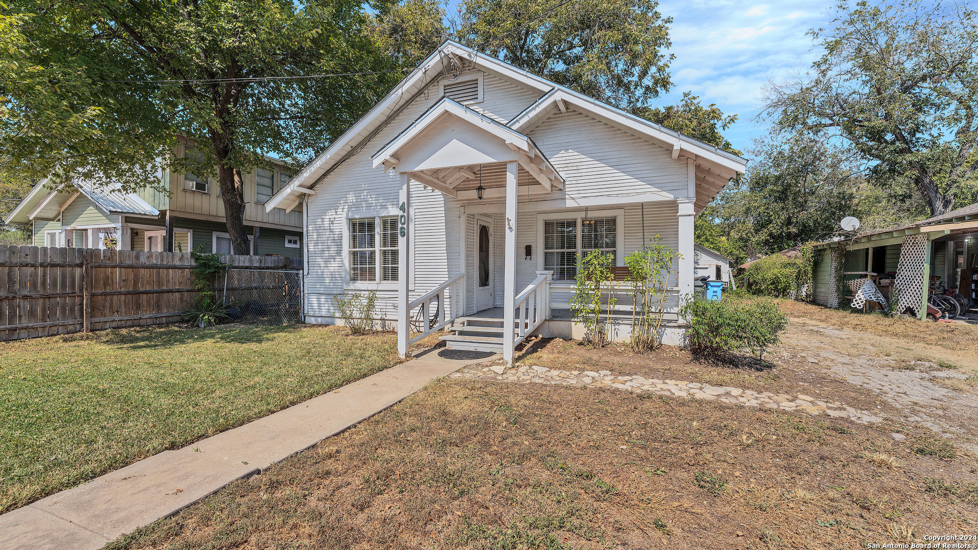 Property Photo:  406 Bismark St  TX 78155 