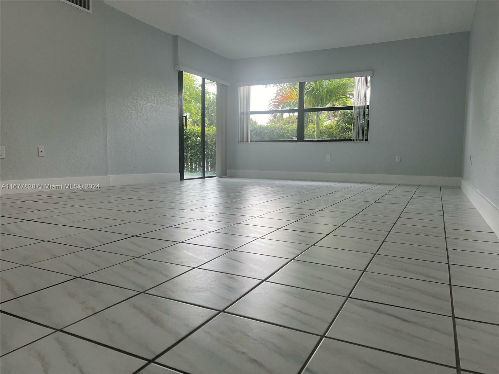 Property Photo:  470 W Park Dr 104  FL 33172 