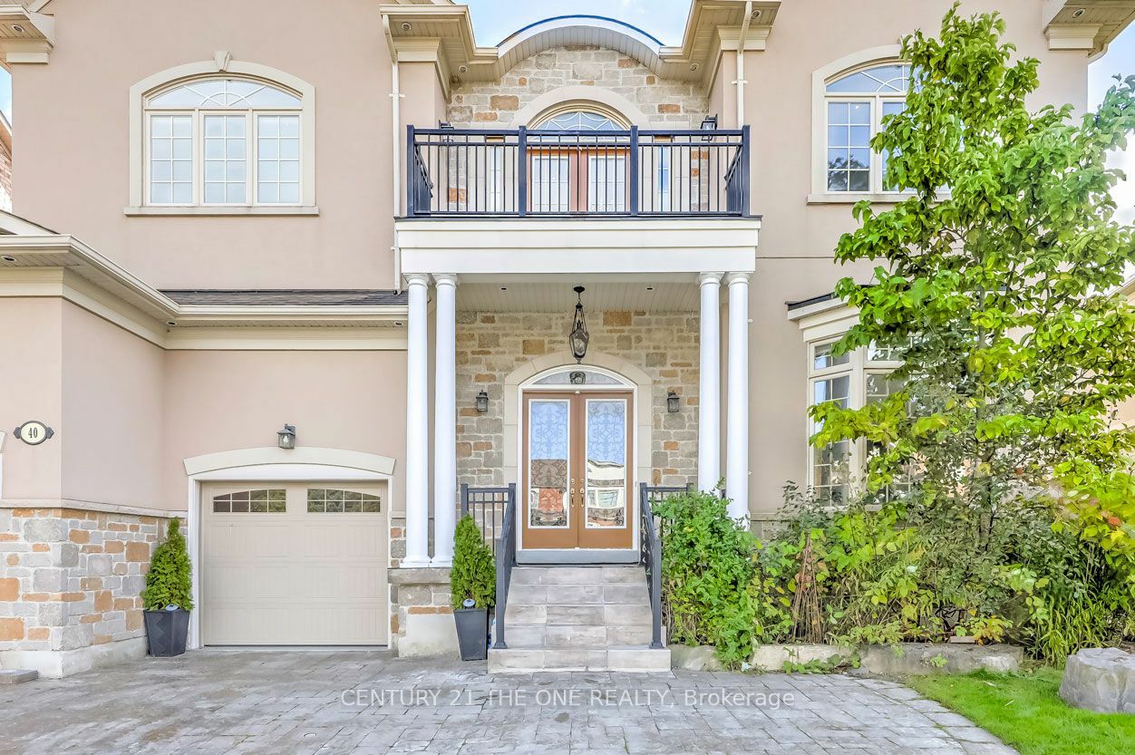 Property Photo:  40 Royal Shamrock Crt  ON L4A 0C9 