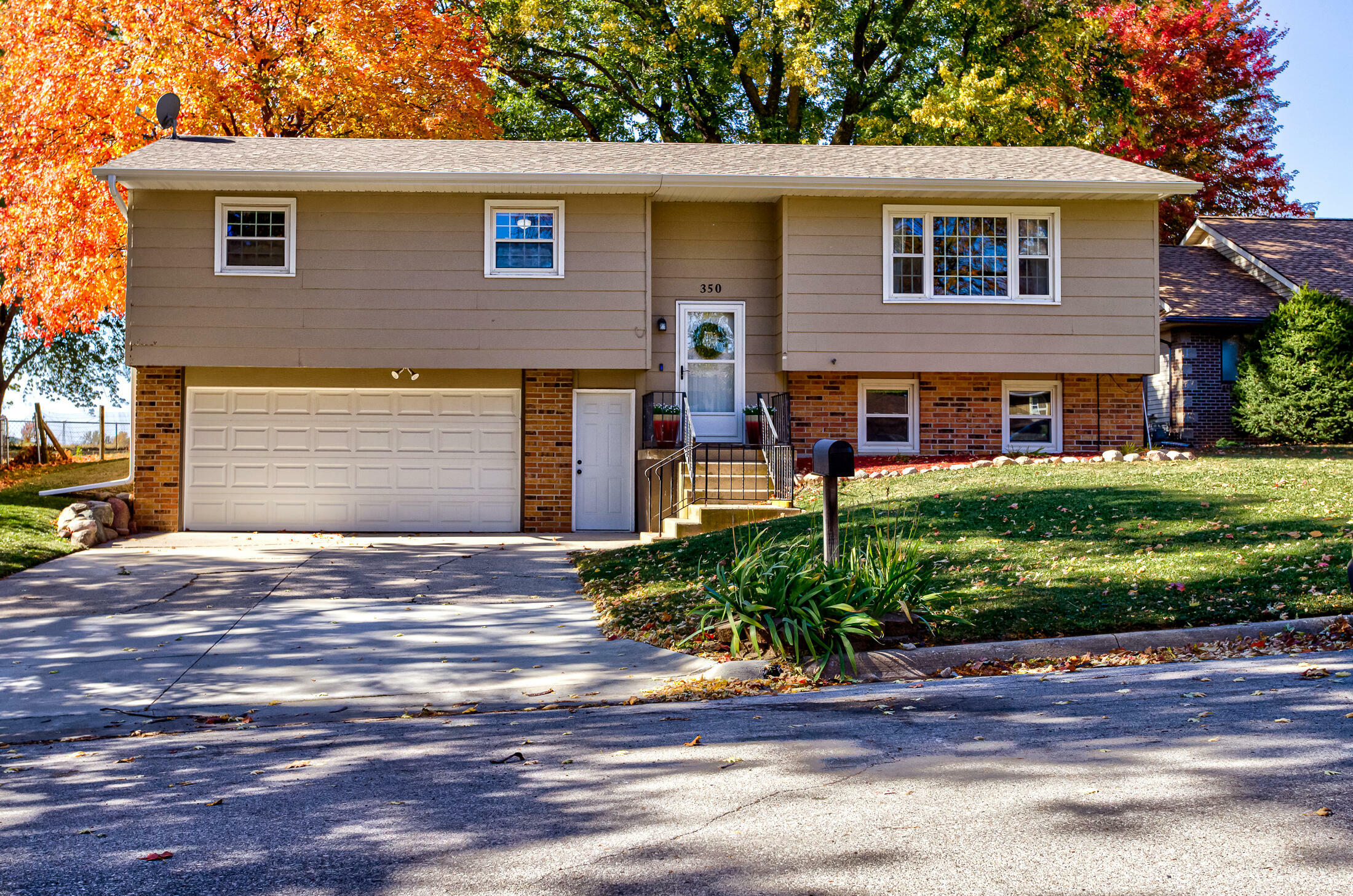 Property Photo:  350 Lynne Drive  IA 50201 