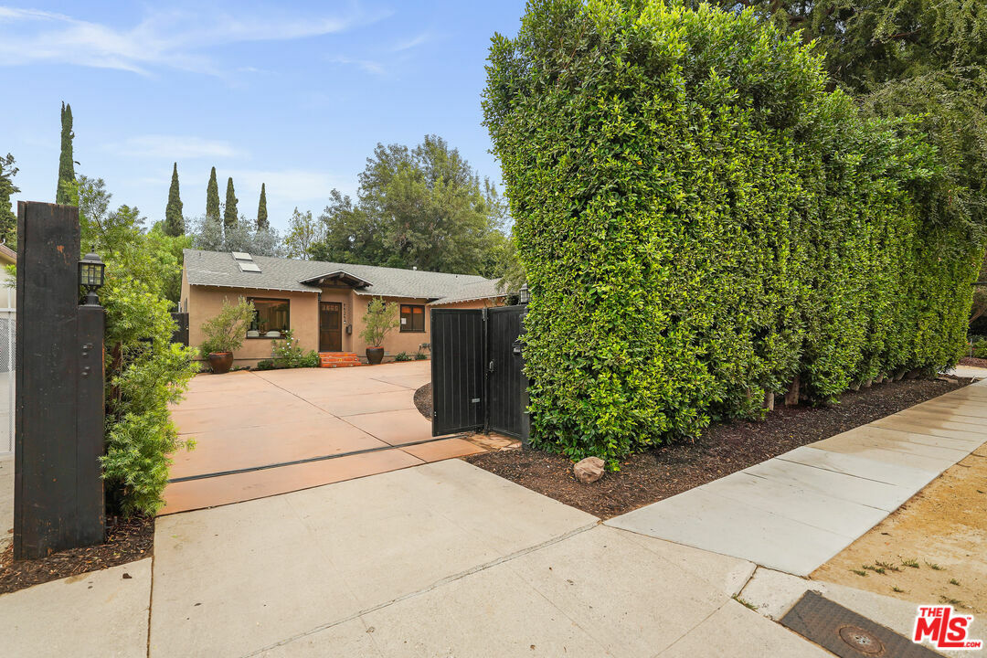 Property Photo:  4424 Kester Ave  CA 91403 