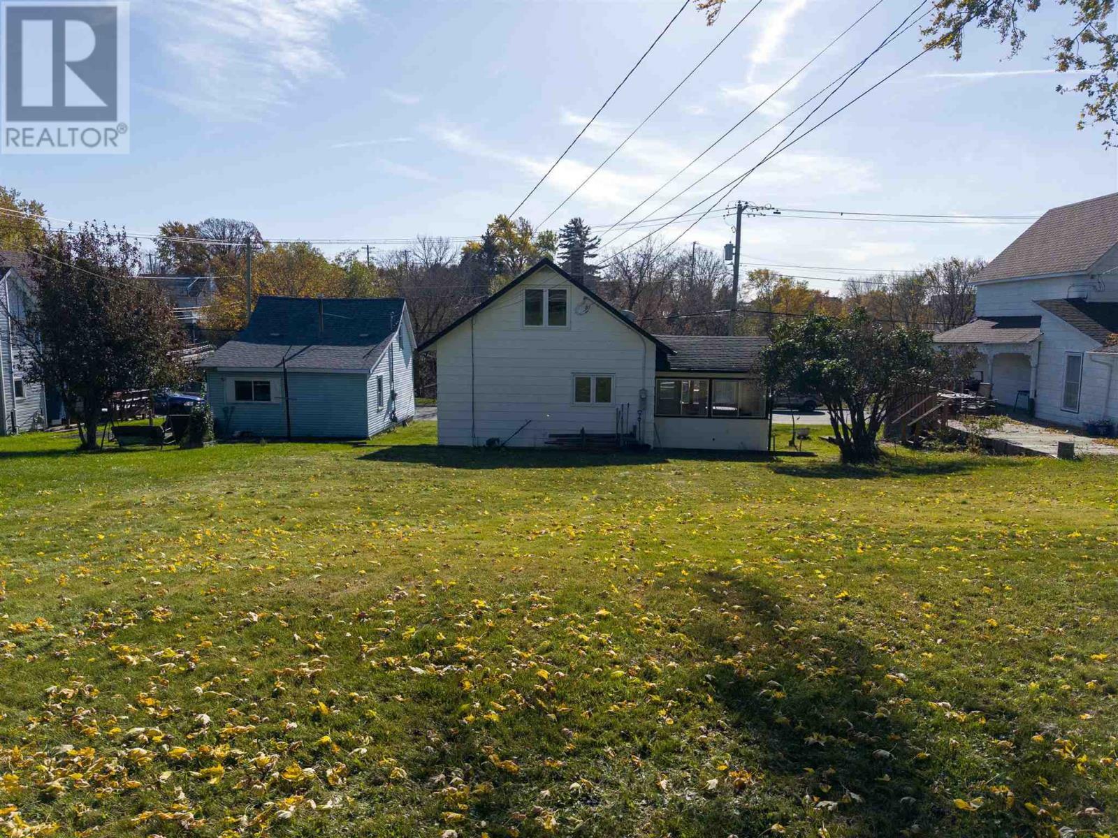 Property Photo:  624 3rd Street South  ON P9N 1J4 