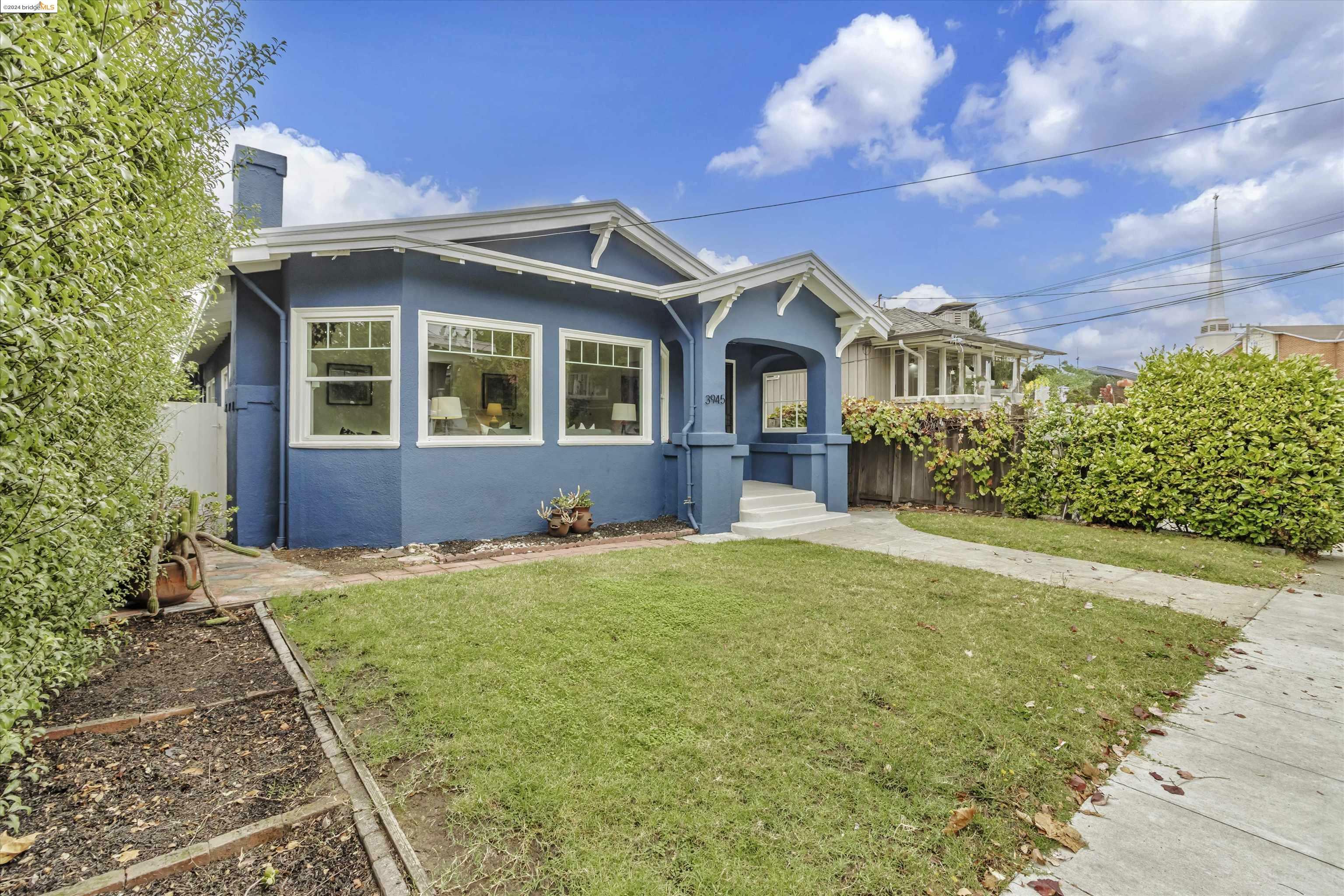 Property Photo:  3945 Glen Park Rd  CA 94602 