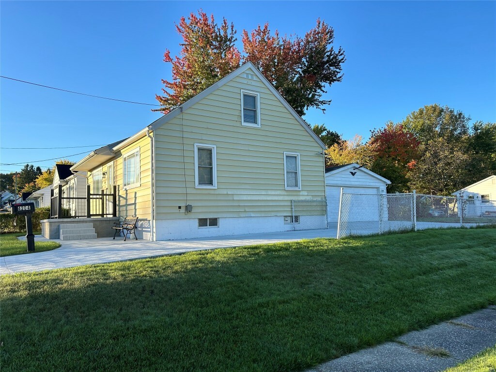 Property Photo:  4204 Washington Avenue  PA 16509 