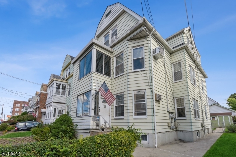 Property Photo:  624 Elm St Unit 1  NJ 07032 