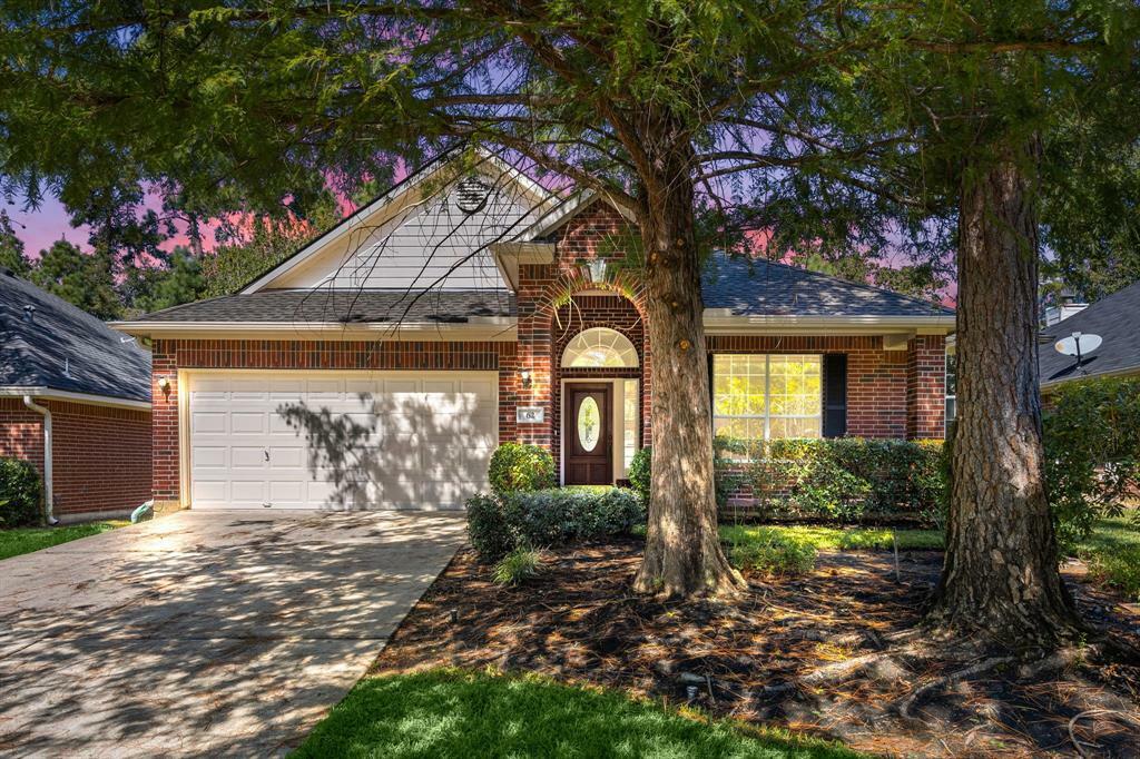 Property Photo:  62 N Queenscliff Circle  TX 77382 