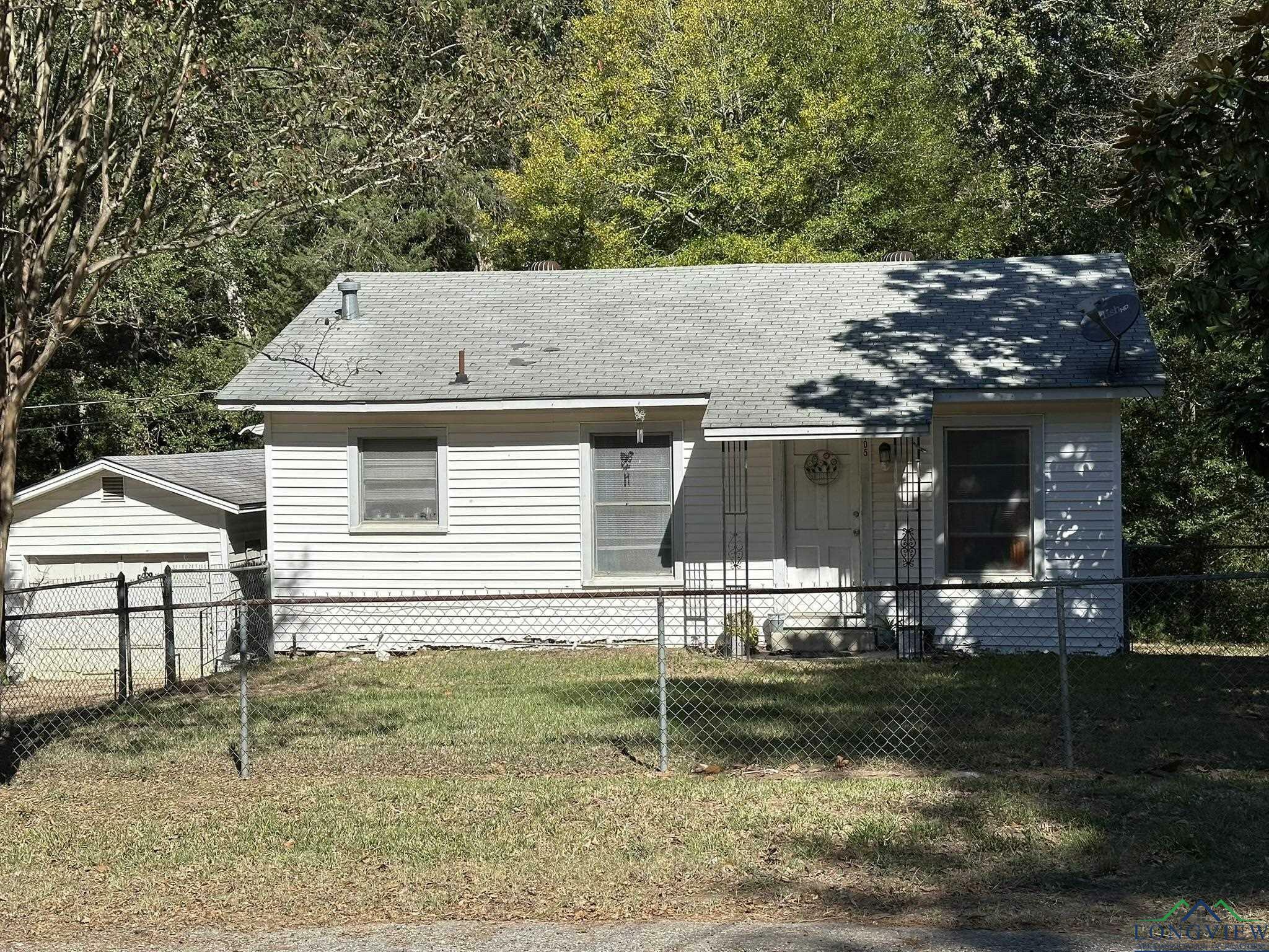 Property Photo:  2105 Ark St  TX 75672 