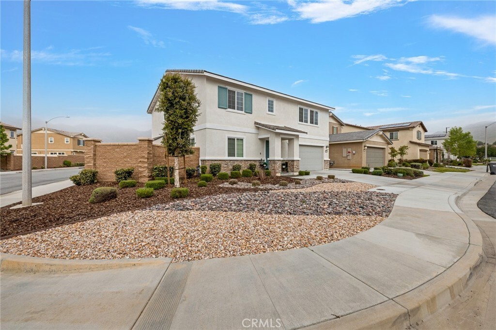 Property Photo:  10373 Meadow Lark Avenue  CA 92557 