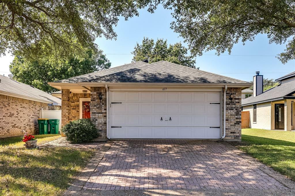 Property Photo:  617 Alabaster Place  TX 75104 