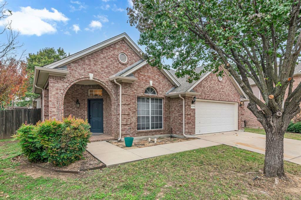 Property Photo: 4305 Stoneside Court TX 76244