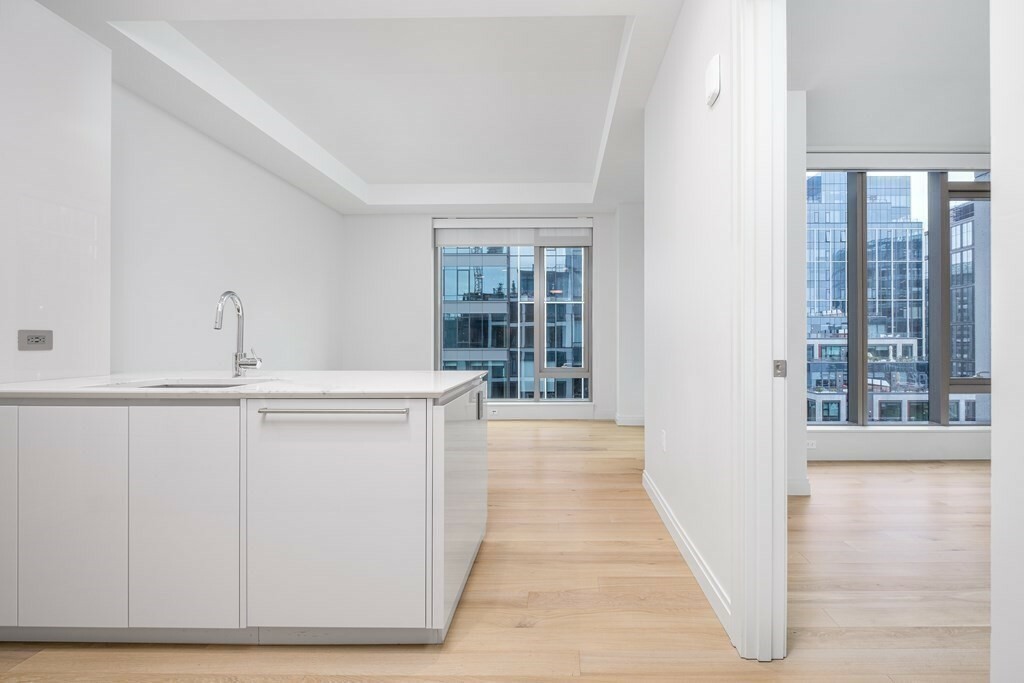 Property Photo:  133 Seaport Blvd 1819  MA 02210 