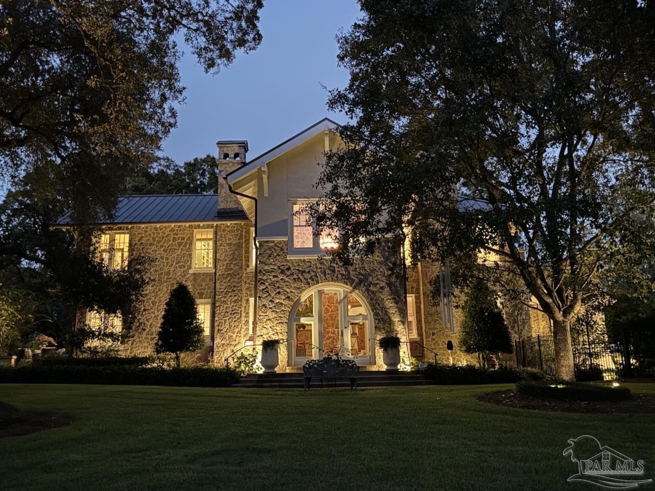 Property Photo: 3260 Seville Dr FL 32503