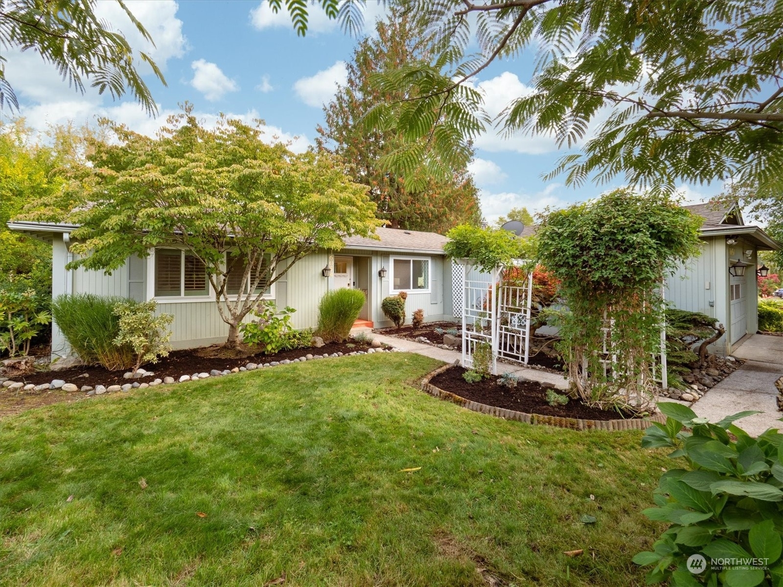 Property Photo:  16054 132 Nd Place SE  WA 98058 