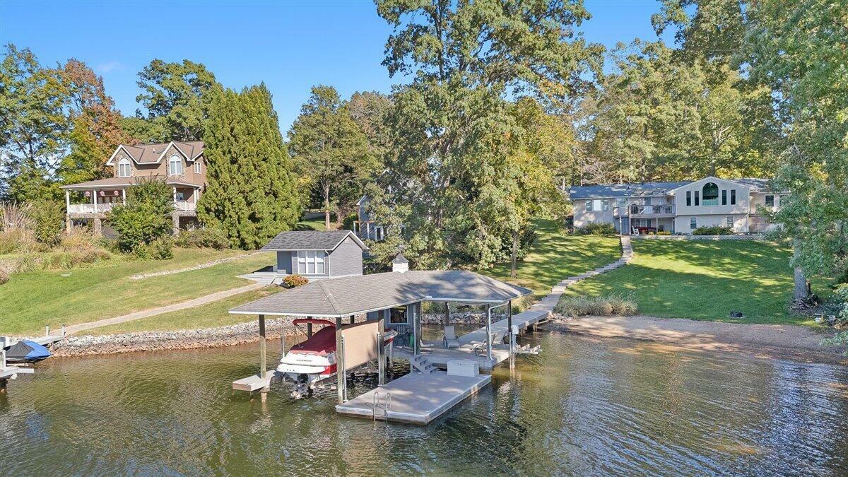 Property Photo:  121 Sunset Point Dr  VA 24121 