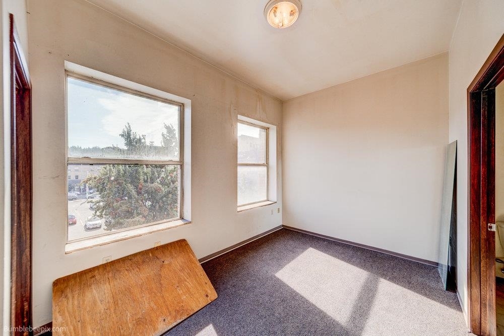 Property Photo:  406 1/2 W Sprague Ave 201  WA 99201 