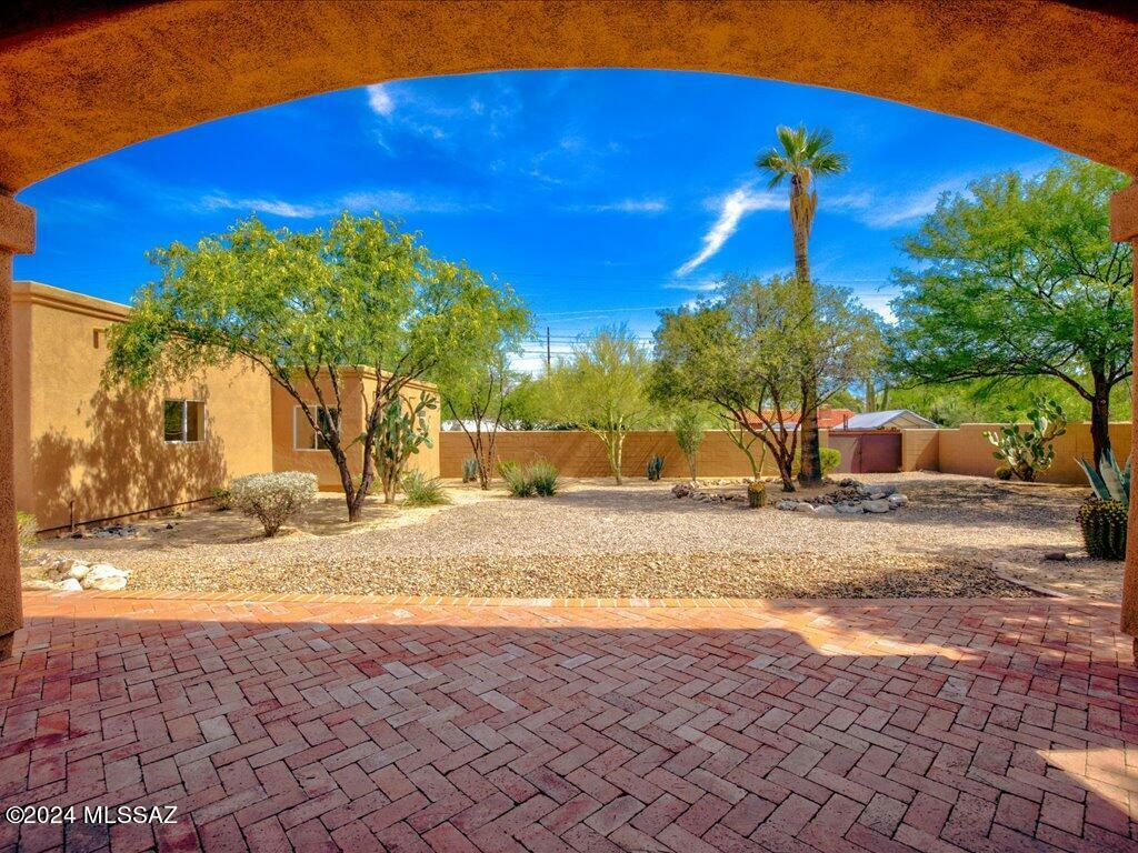 Property Photo:  6521 Marta Hillgrove  AZ 85710 