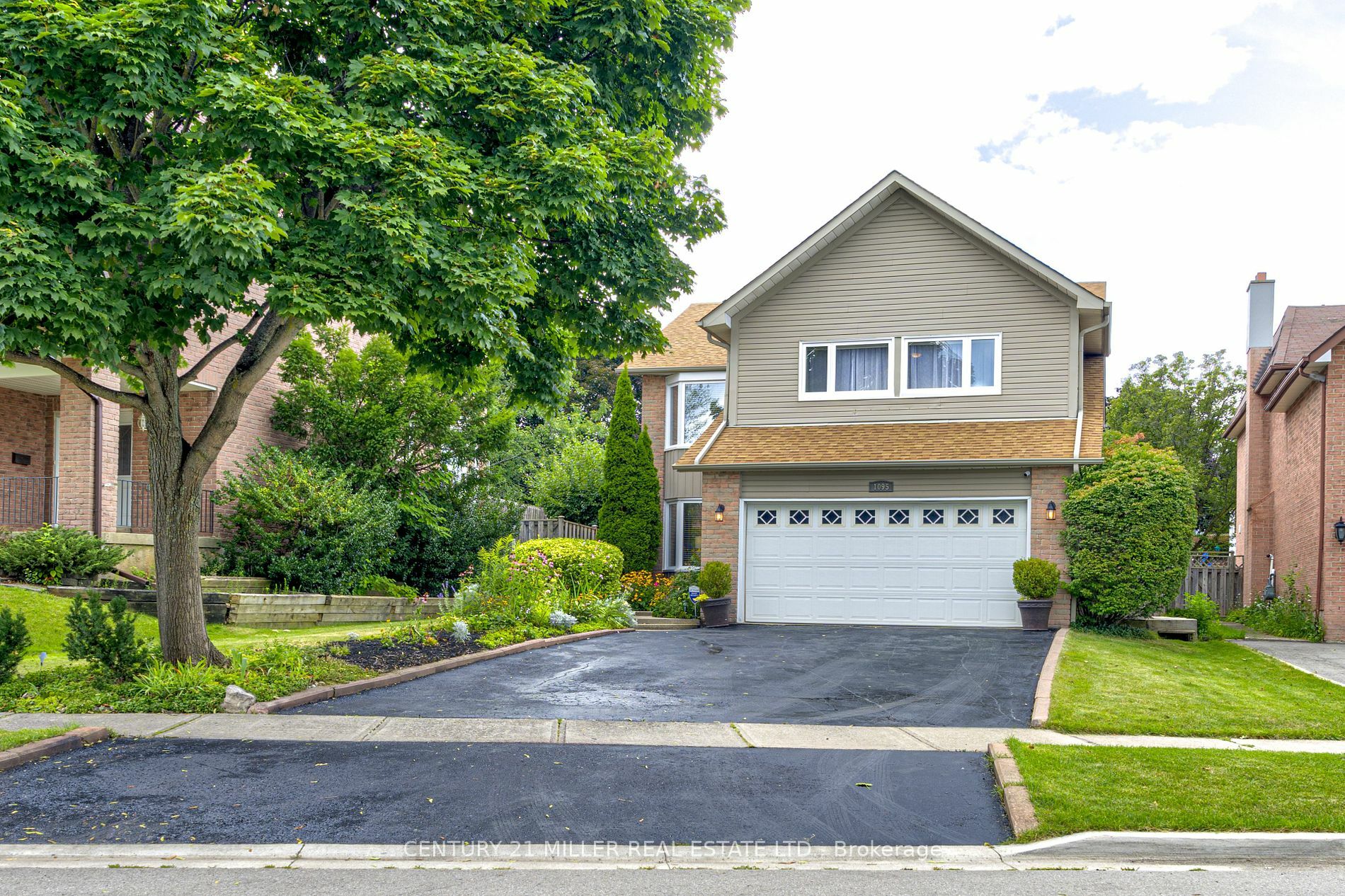 1095 Queens Ave  Oakville ON L6H 4K9 photo