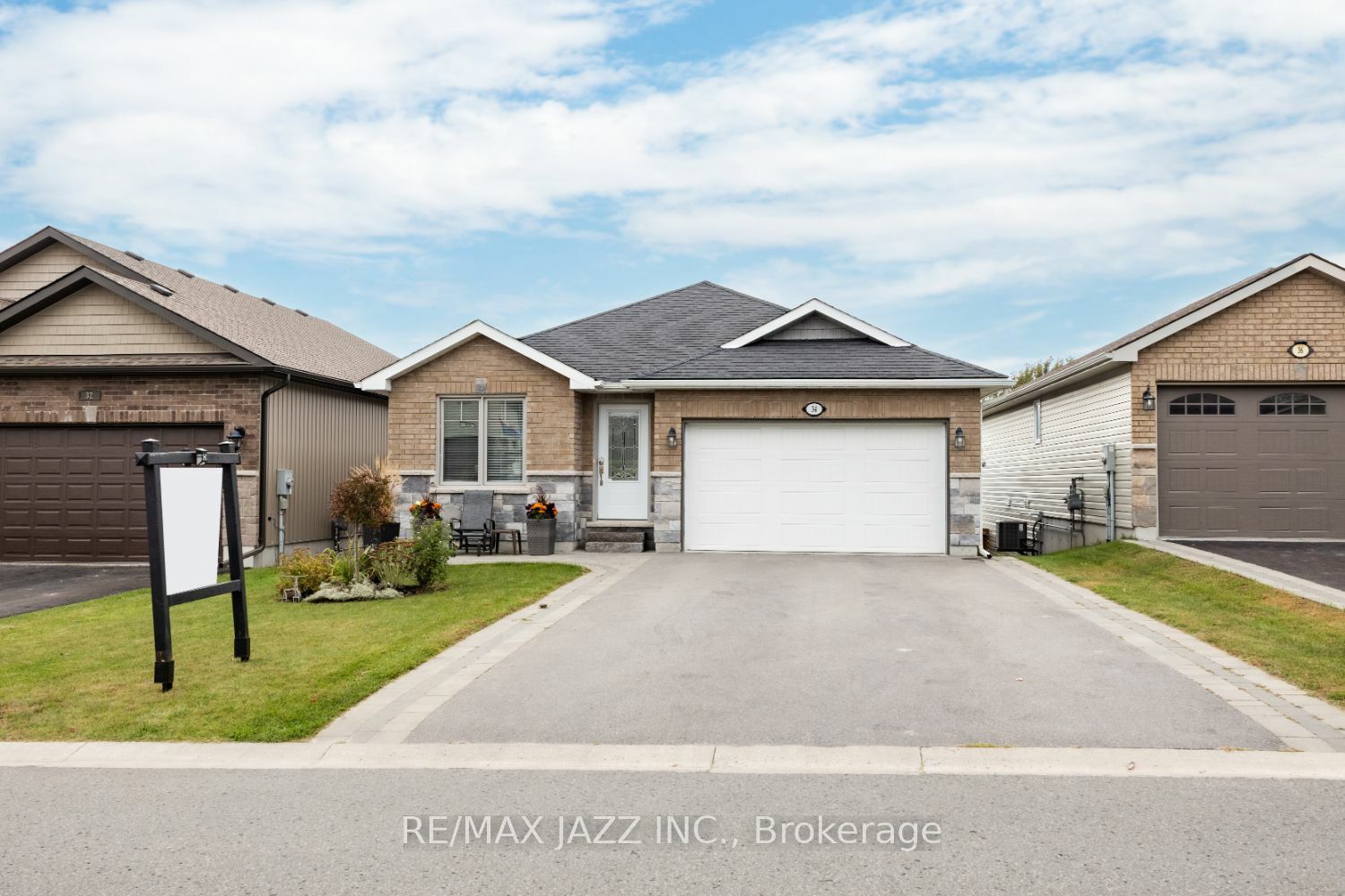 Property Photo:  34 Cortland Way  ON K0K 1H0 