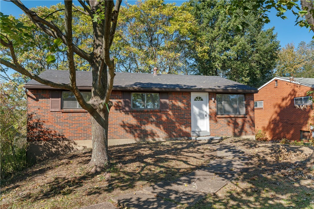 Property Photo:  406 Elfort Dr  PA 15235 