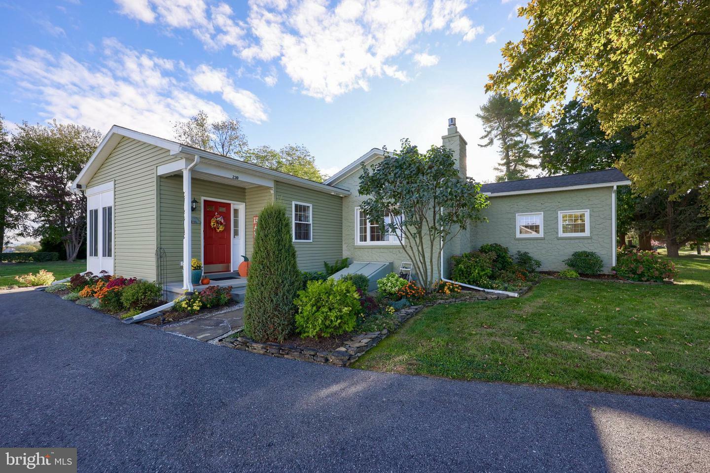 Property Photo:  230 Lancaster Avenue  PA 17579 