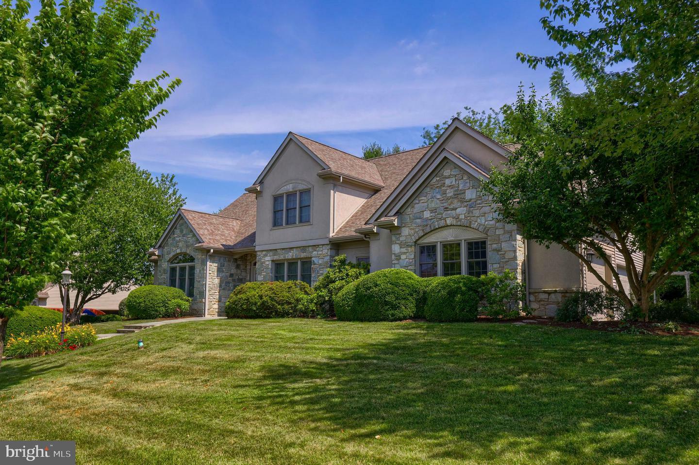 Property Photo:  1158 Oakmont Drive  PA 17601 