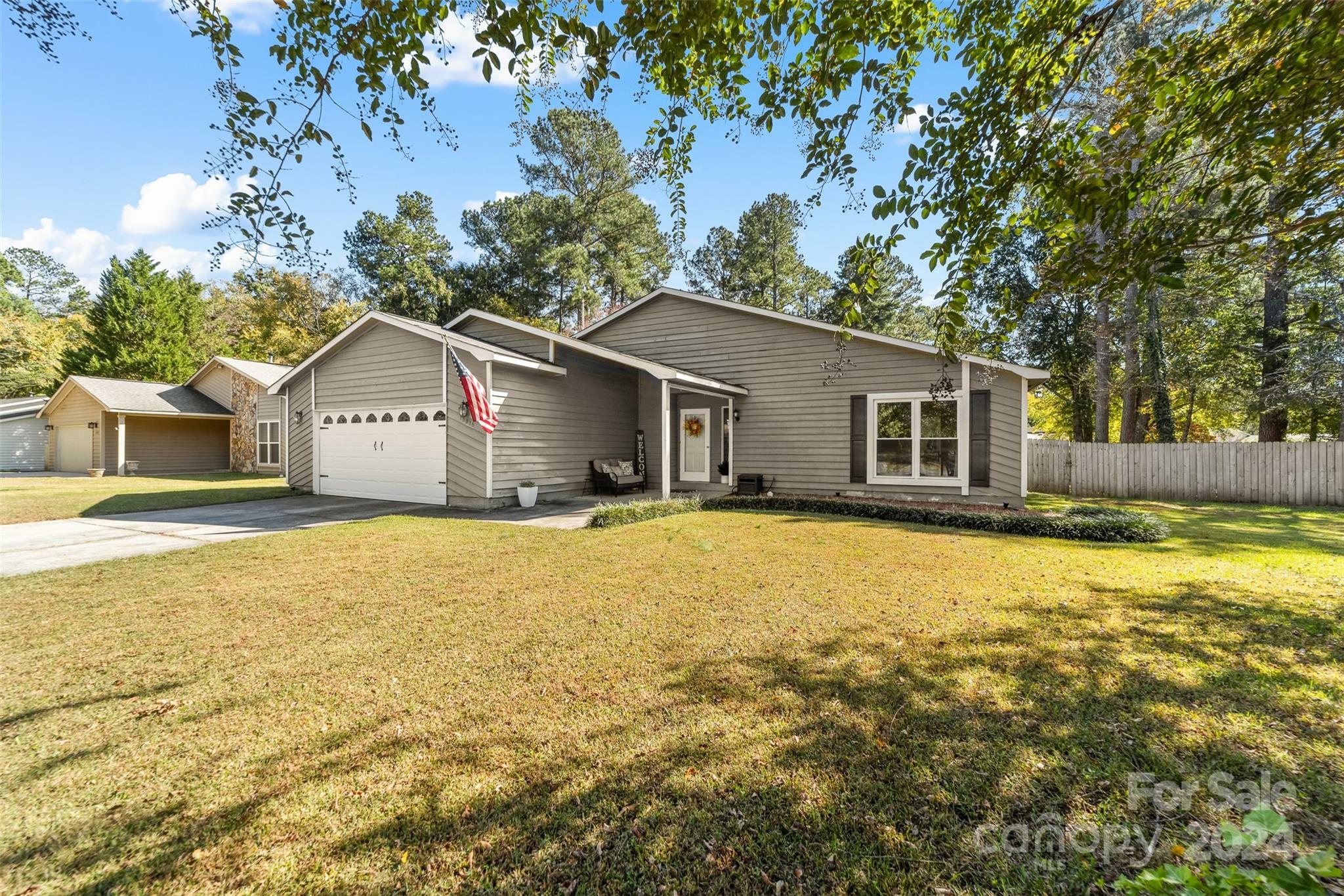 Property Photo:  10915 Coachman Circle  NC 28277 